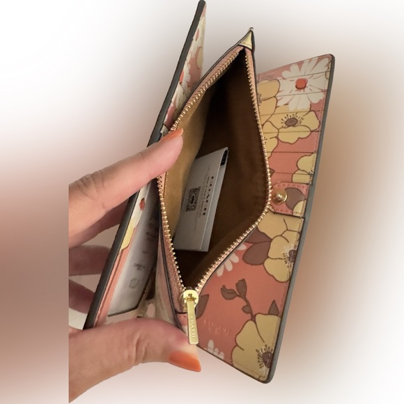 COACH Slim Zip Wallet with Floral Cluster Print Interior NWT - Picture 6 of 6